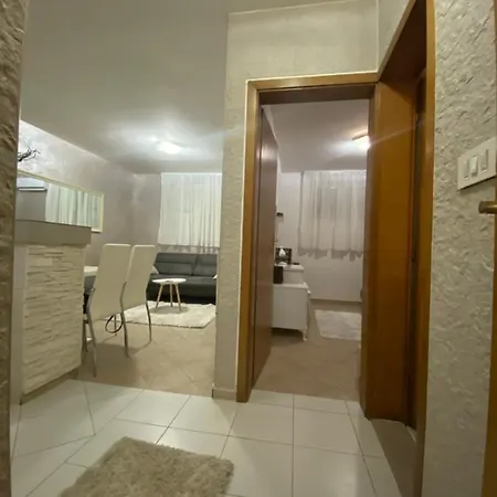 Apartment 18 アパート ポドゴリツァ
